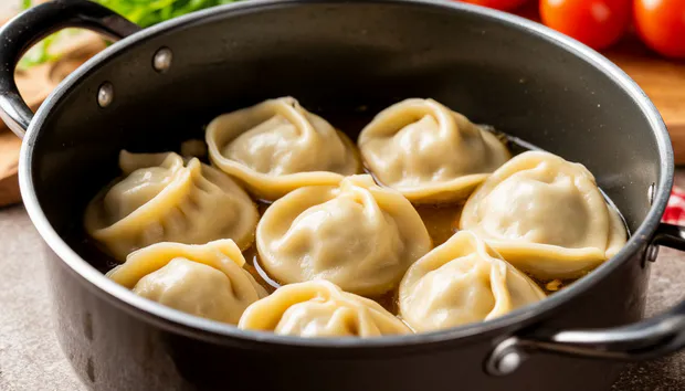 Пельмени получатся вкуснейшими: вот что нужно добавить в кастрюлю - не лук и не перец