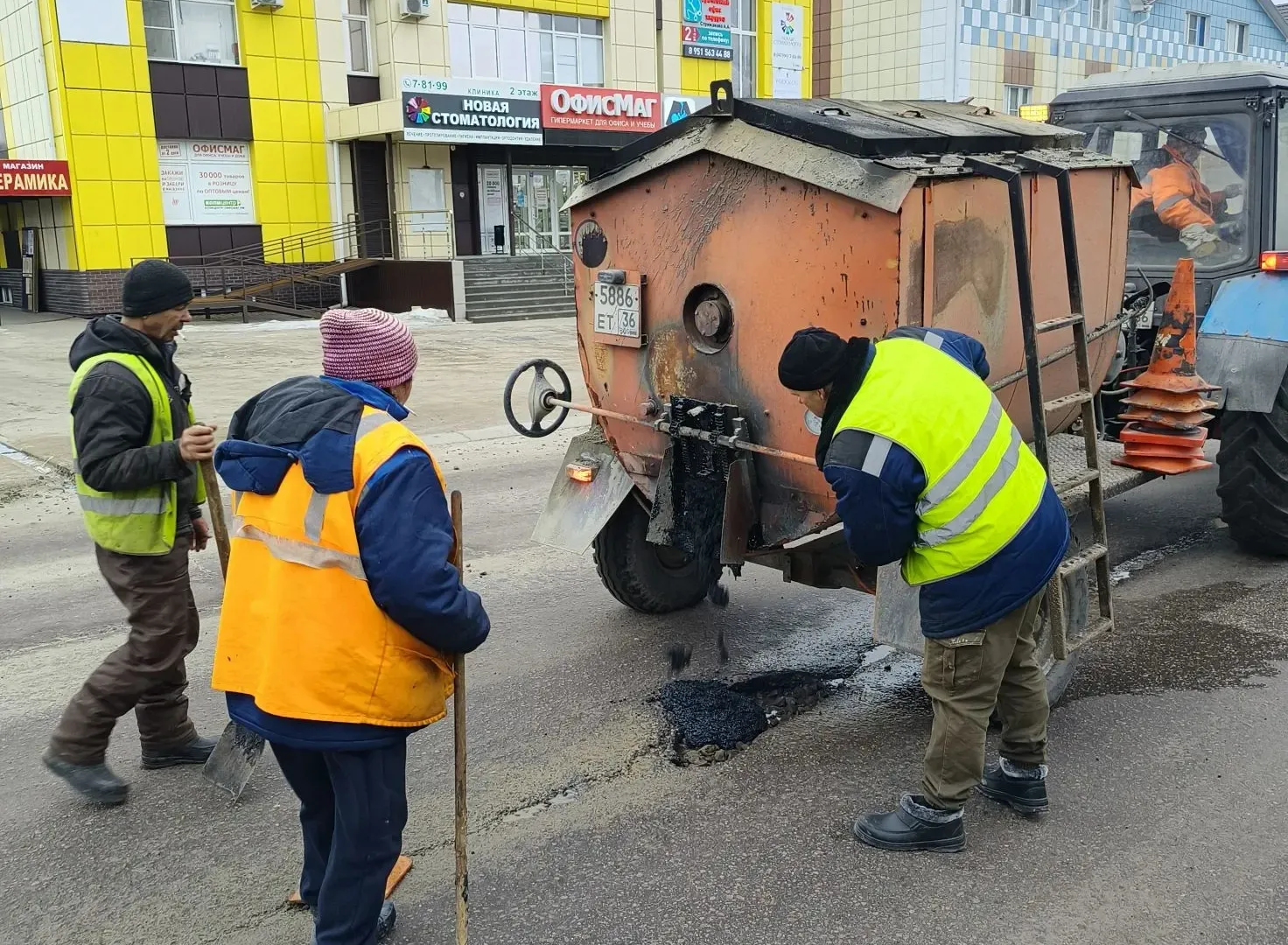 В Лисках коммунальщики перешли на весенний режим уборки улиц