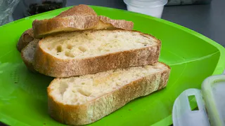 В Воронеже женщина купила батон с тараканами