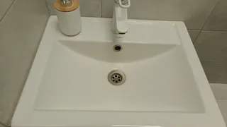 Уходя из дома, всегда наливаю подсолнечное масло в раковину - довольна результатом как слон