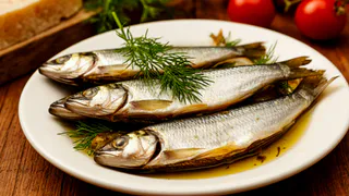 Никогда больше не выливаю масло от шпрот: показываю, что я с ним делаю — кто попробовал, делает теперь так же