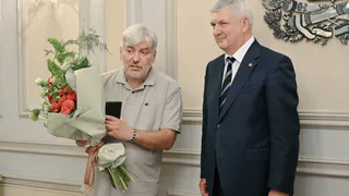 Губернатор Воронежской области наградил Евгения Водолазкина Платоновской премией