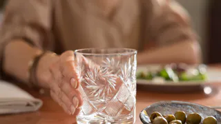 69-летний эндокринолог: «Не пейте утром воду — замените вот на что»