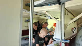 Входим, а наши места оказались заняты мамой с ребенком. Случай в поезде