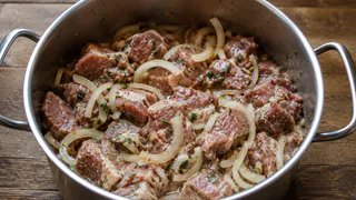 Вот как грузины маринуют мясо для шашлыка - без уксуса, майонеза и соевого соуса. Просто тает во рту