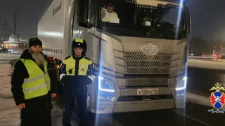 Воронежские полицейские помогли пешему священнику  преодолеть паломнический путь в снежную бурю 