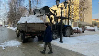 В Лисках активизировали уборку снега и наледи