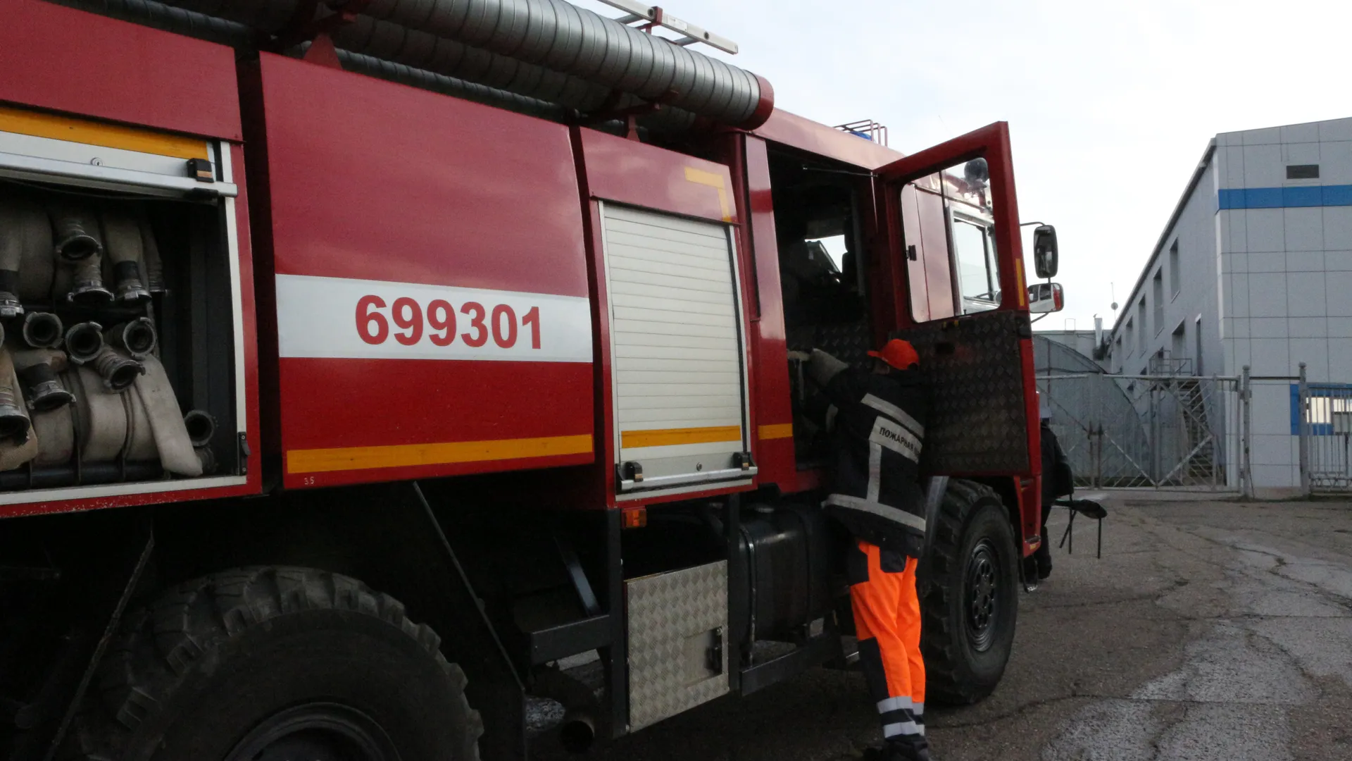 В Воронежской области во время возгорания в гараже серьезно пострадал мужчина