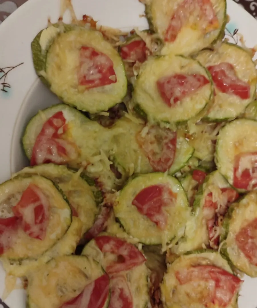 Кабачки летом не жарю и не запекаю: закуска к мясу за 15 минут - гости всегда просят еще