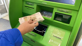 С 1 сентября вы не сможете снять наличные в банкомате, если будете действовать «нетипично»