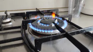Почему вытяжки уходят в прошлое: новое решение для кухни, которое выбирают рачительные хозяева