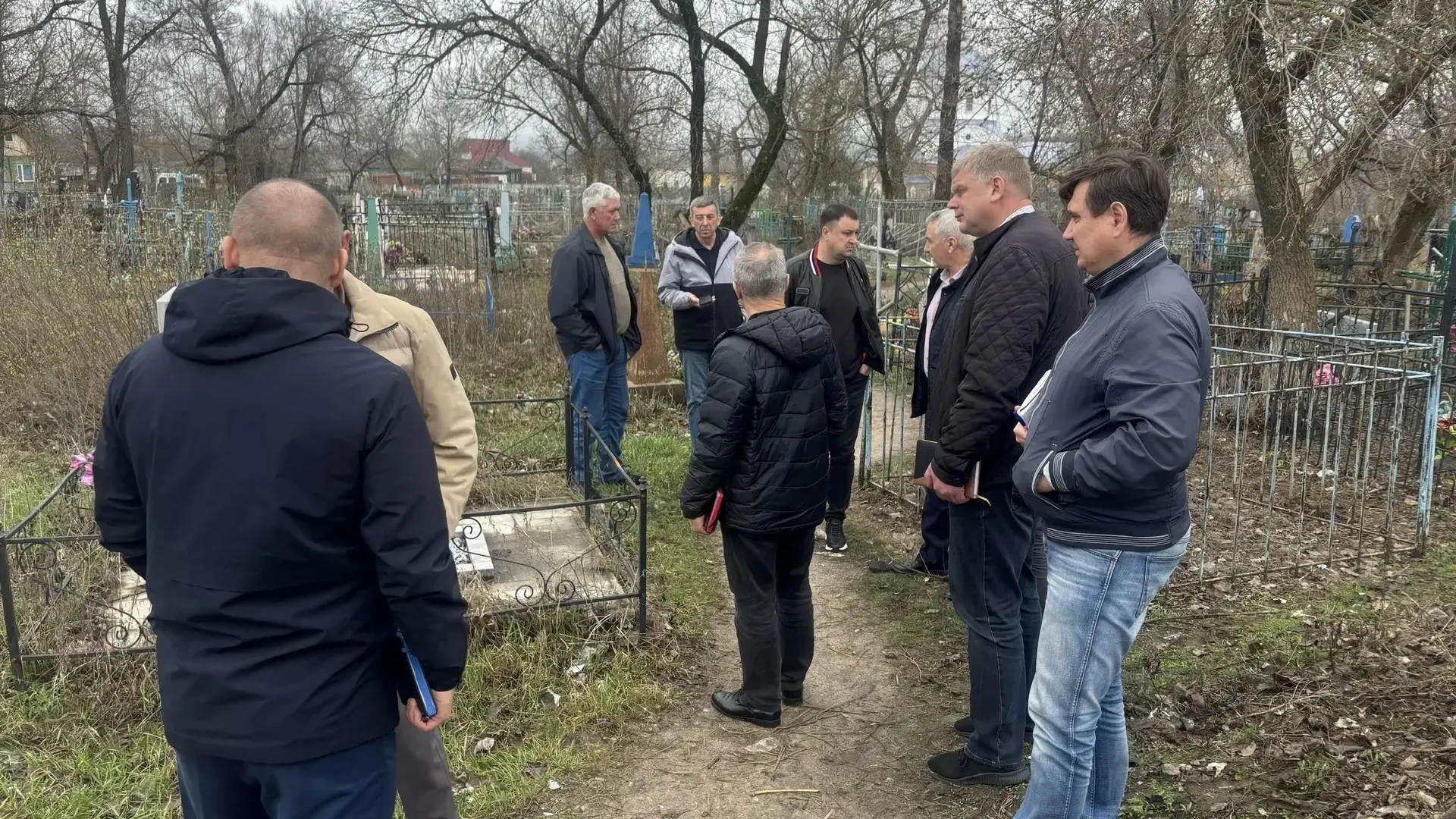 В Лисках проинспектировали дороги, парки и кладбища в преддверии субботника и Пасхи