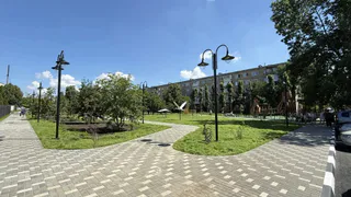 В Лисках благоустроили сквер у Дворца торжеств с арт-объектами для фотосессий молодоженов