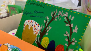 В Лисках к Пасхе передали подарки участникам общества слепых