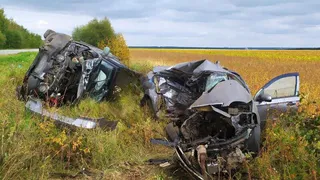 На трассе в Воронежской области столкнулись два автомобиля, один водитель погиб