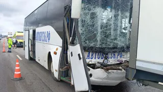 Рейсовый автобус с 26 пассажирами протаранил фуру на трассе М-4 "Дон" в Воронежской области
