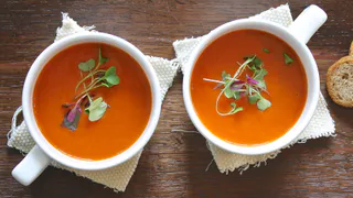 Этот вкусный суп из СССР был популярен в ресторанах во время перестройки: готовится легко и быстро