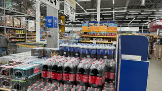 Прошла между рядов в «Чижике», где товары только по распродаже, есть что-то захватывающие.