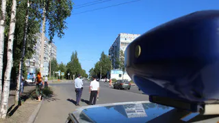 В Воронеже автомобиль без номеров врезался в киоск 