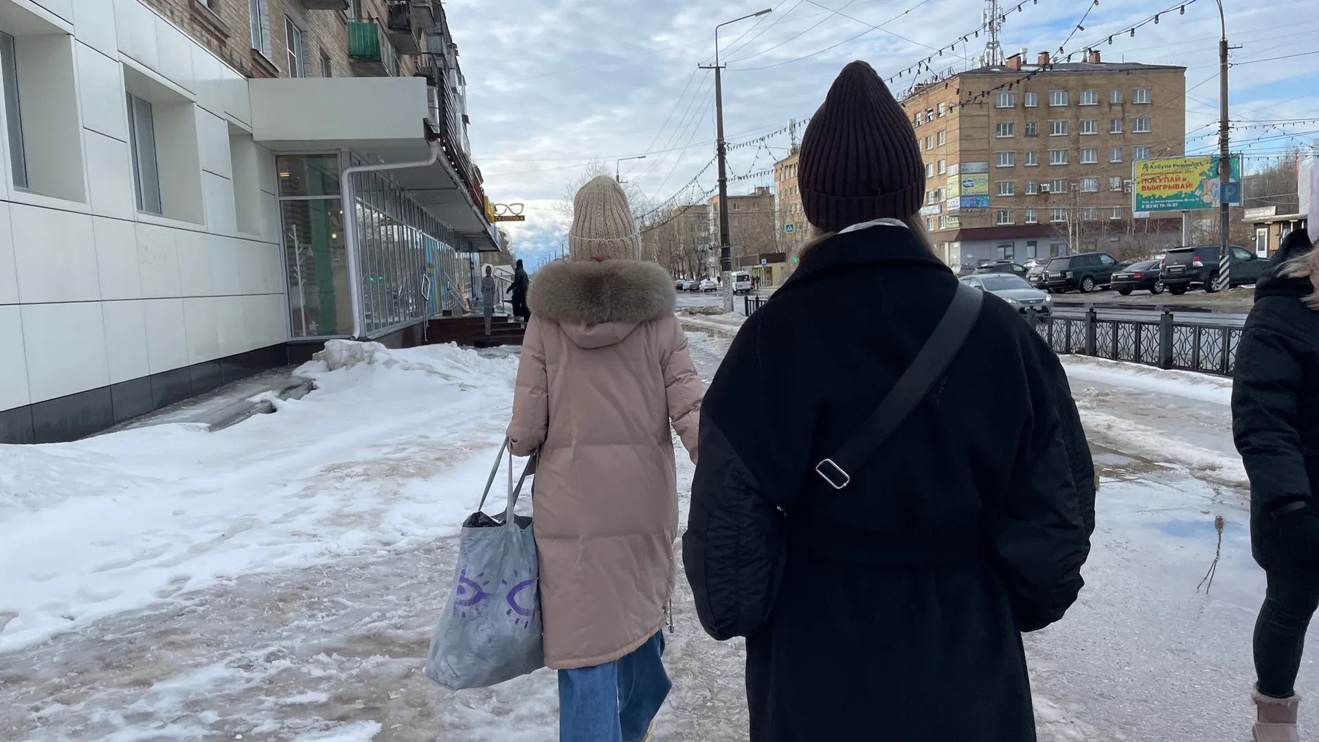 Назван главный признак во внешности женщины, который указывает на ее низкий уровень интеллекта
