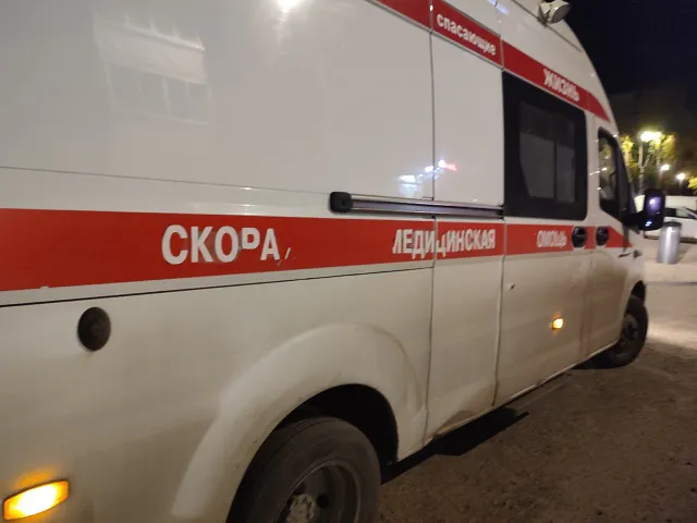 В Воронежской области рабочий сорвался с крыши магазина и получил тяжелые травмы