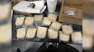 Воронежские таможенники изъяли четыре килограмма европейского сыра в ТРЦ "Ривьера"