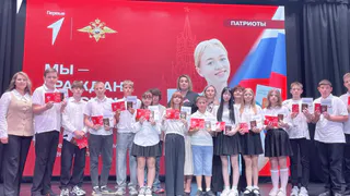 Юные лискинцы получили первые паспорта в канун Дня России и Дня образования Воронежской области