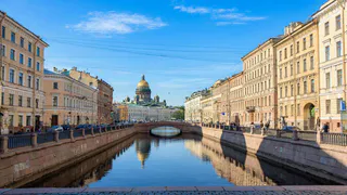 Американский турист-миллионер назвал 2 российских города, в которых обязательно нужно побывать: чем же его поразил второй после Питера.