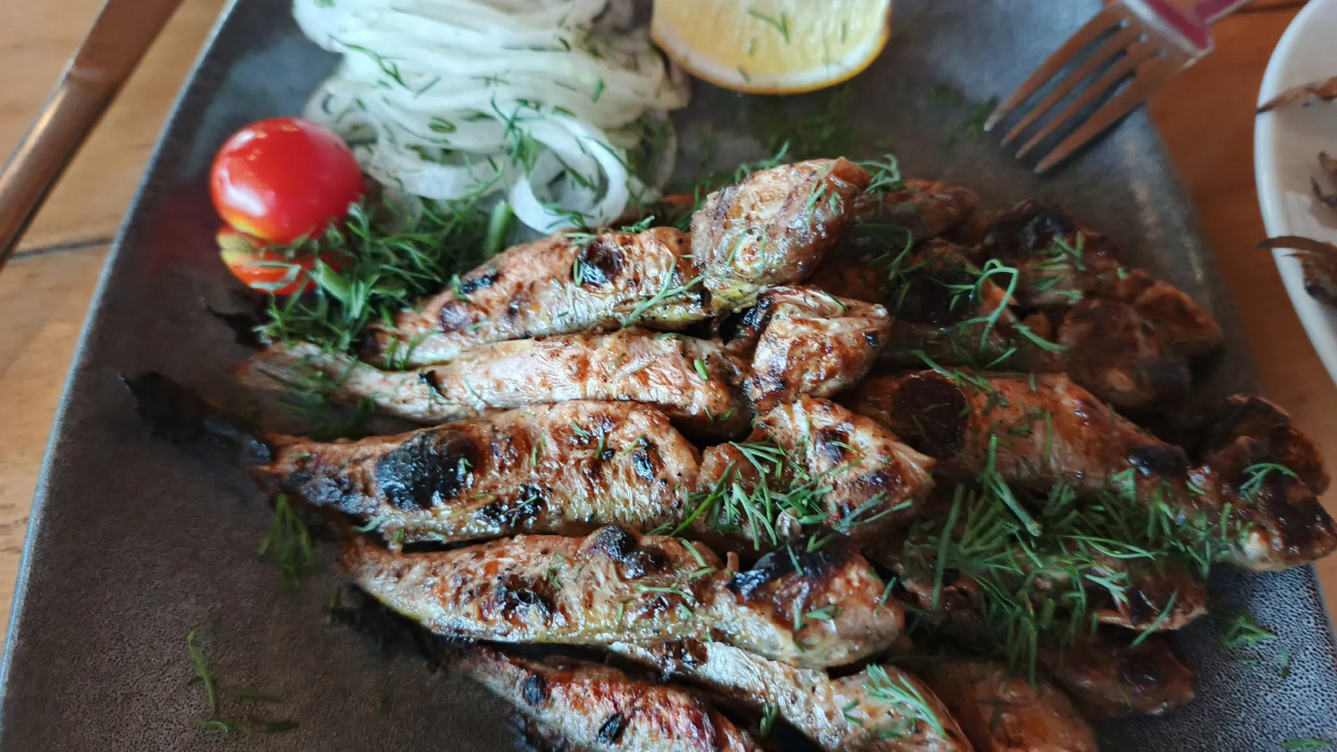 Скупаю килограммы этой копеечной рыбы, готовлю вкуснейший обед на всю семью