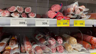 Можно смело покупать по 5 пачек – там чистое мясо: Росконтроль назвал лучшие марки колбасы