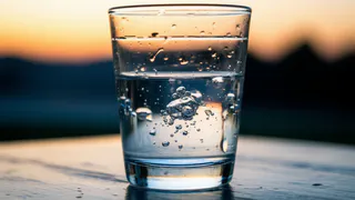 Магазинные освежители — в мусорку: 7 капель в стакан воды — и дома пахнет как в райском саду