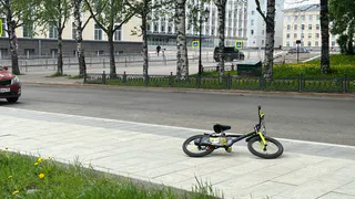 В Воронеже автобус сбил подростка на велосипеде, момент ДТП сняли на видео