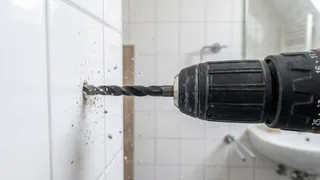 Керамическая плитка больше не трескается при сверлении: как сделать идеальное отверстие