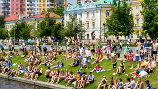 Рыбак рыбака видит издалека: на Дону города Лиски прошёл праздничный концерт