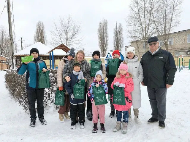 Воспитанников Лискинского социального приюта поздравили с наступающим Новым годом