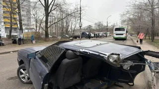 В Воронеже в аварии иномарку разорвало на части