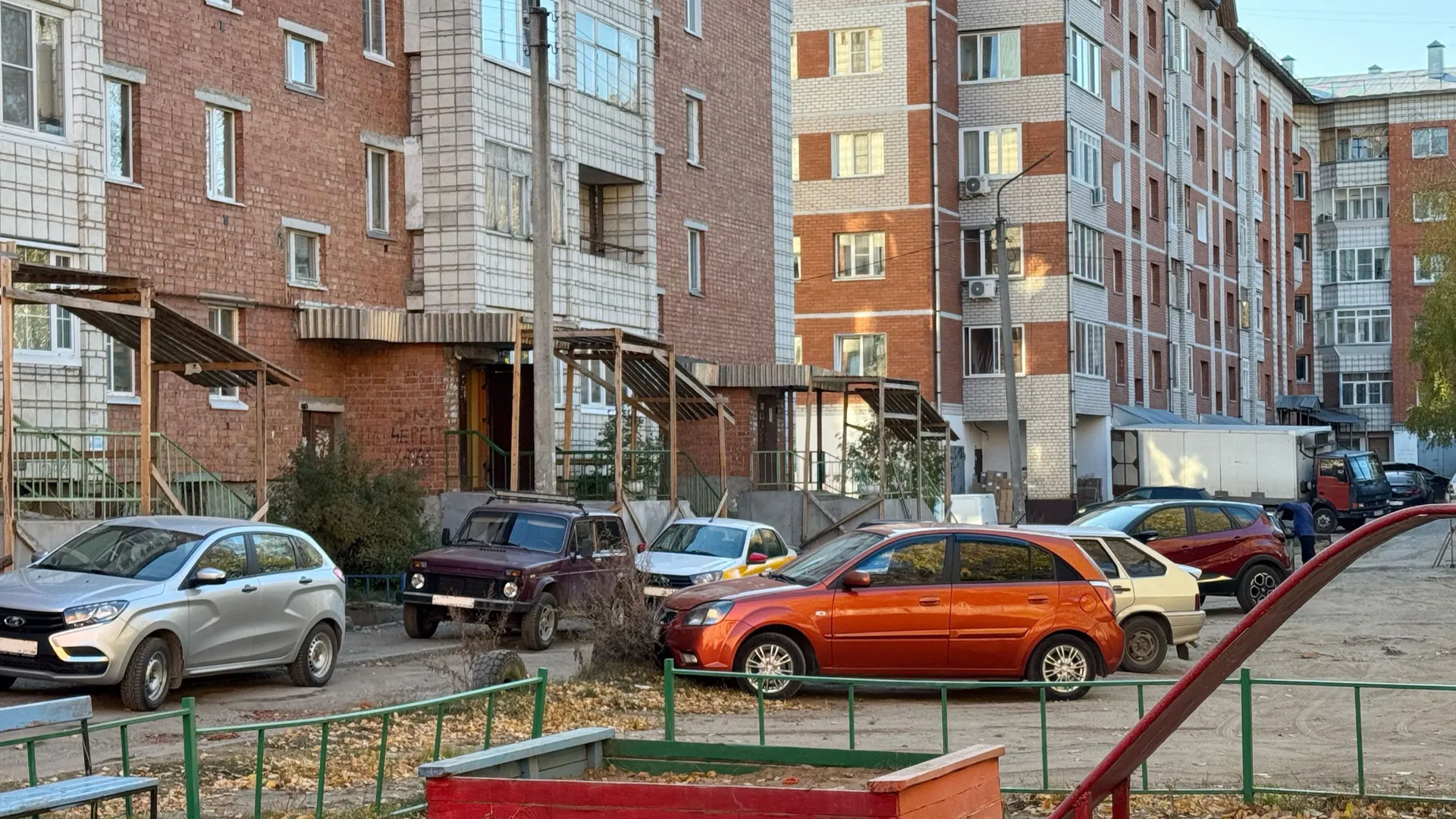 Верховный суд поставил точку: кто теперь хозяин парковочных мест во дворах – новые правила заставят уважать соседей