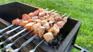 Свинина дешевеет, говядина растет: сколько стоит мясо для шашлыка в Воронежской области