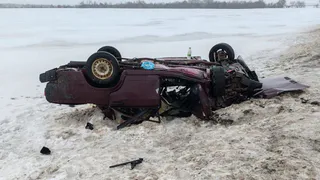 Два человека попали в больницу после столкновения с грузовиком в Воронежской области