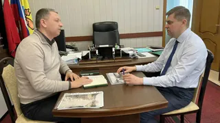 Депутат Роман Володин обсудил с главой Лискинского района развитие территорий и поддержку жителей
