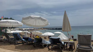На наш Юг больше ни ногой, нашла идеальное место: вода теплая, не грубят и в 2 раза дешевле, чем в Абхазии