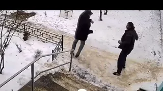 Неизвестный мужчина за одни сутки совершил сразу три нападения на жителей Воронежа