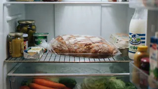 Не в пакете и не в холодильнике: как хранят хлеб умные люди, чтобы он дольше сохранял свежесть и мягкость