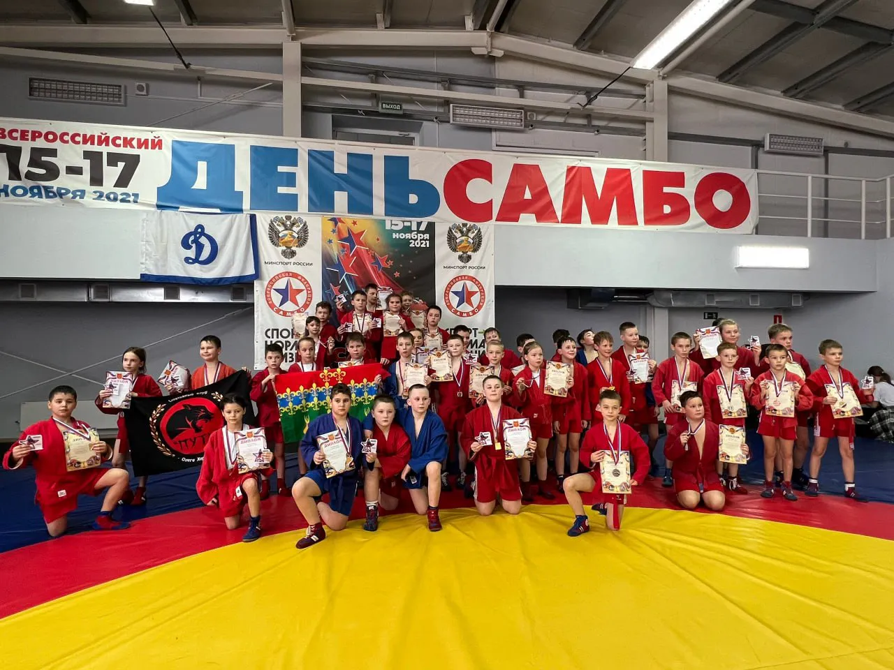 Лискинские спортсмены одержали победу в турнире по самбо в Нововоронеже
