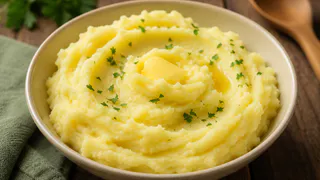 Простой способ сделать картофельное пюре шедевром: 150 г вместо масла — и мяса не понадобиться, сытно и вкусно