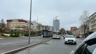 Кто должен уступить на У-образном перекрестке, если отсутствуют знаки приоритета