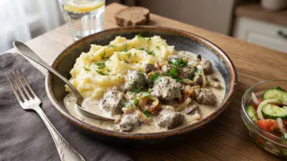 Печень в сметане готовлю только так: семья просит чаще гуляша — вкусно, полезно и без растительного масла
