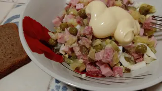 В Воронежской области резко подорожали продукты для салата "Оливье"