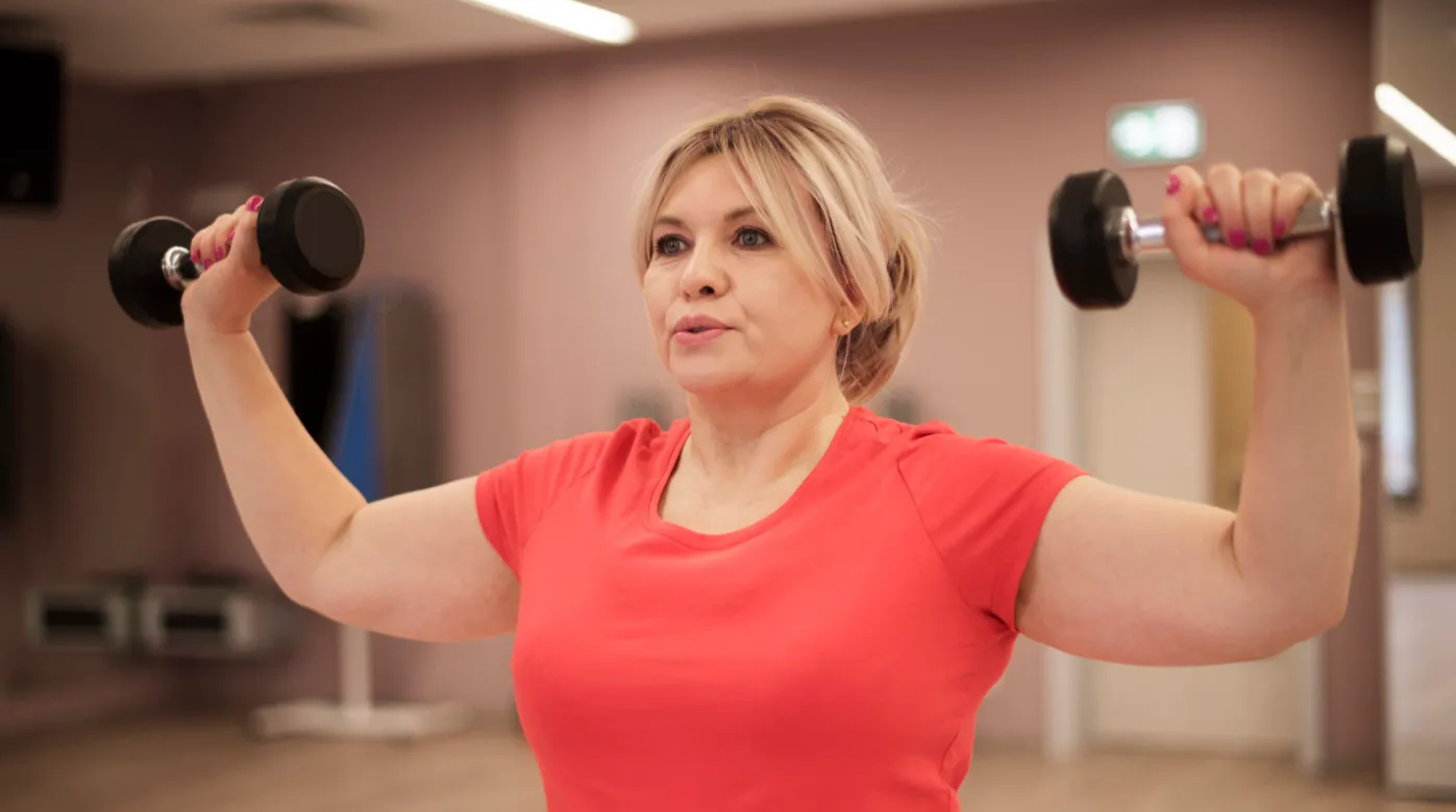 Легкие упражнения для рук после 50: как победить дряблость и вернуть себе уверенность