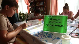 Фотозона, молебен и концерт: как в одном из сел Лискинского района отметили семейный праздник